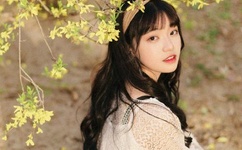 农村妇女卓玲给我喂奶